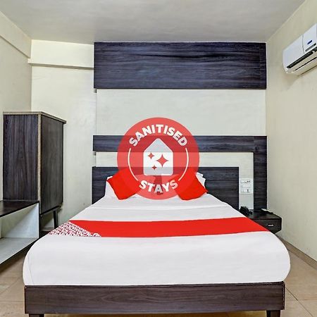Oyo 82461 Hotel Darshan Banquet And Rooms Surat Exteriör bild