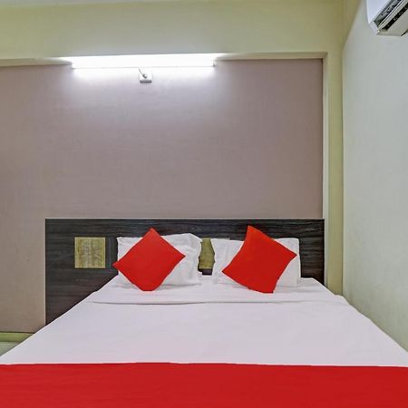 Oyo 82461 Hotel Darshan Banquet And Rooms Surat Exteriör bild