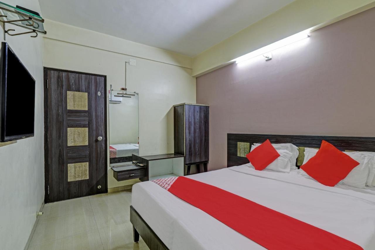 Oyo 82461 Hotel Darshan Banquet And Rooms Surat Exteriör bild