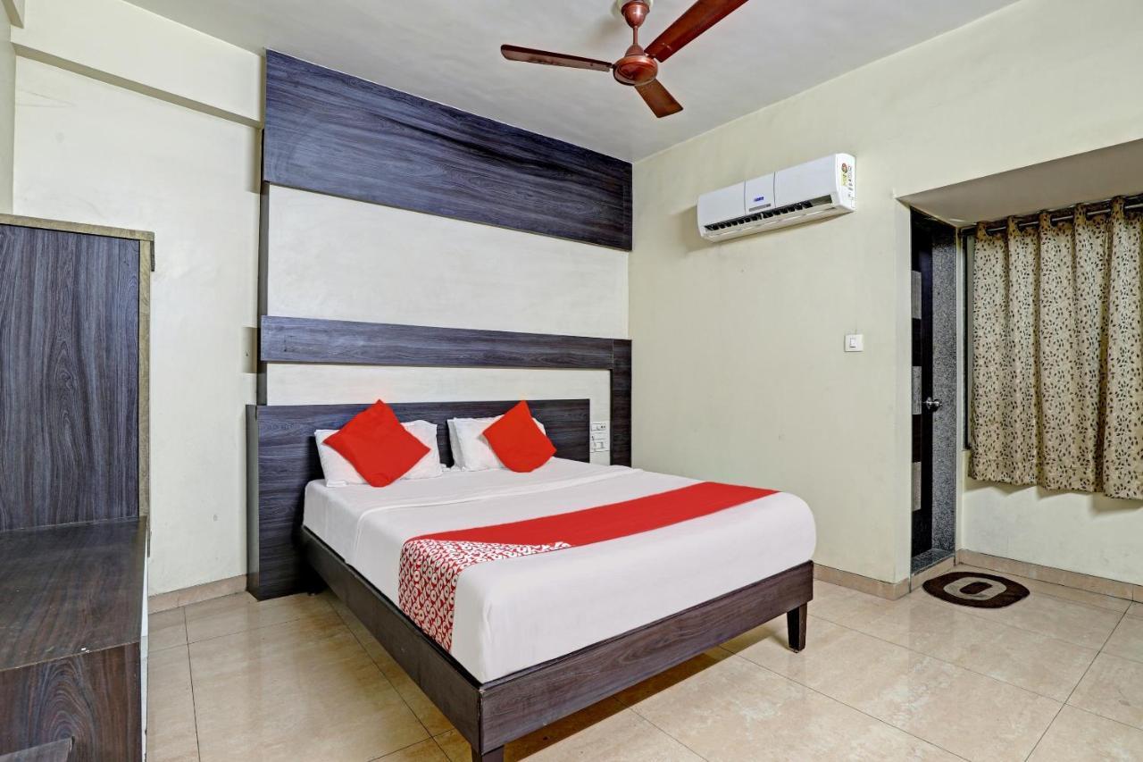 Oyo 82461 Hotel Darshan Banquet And Rooms Surat Exteriör bild