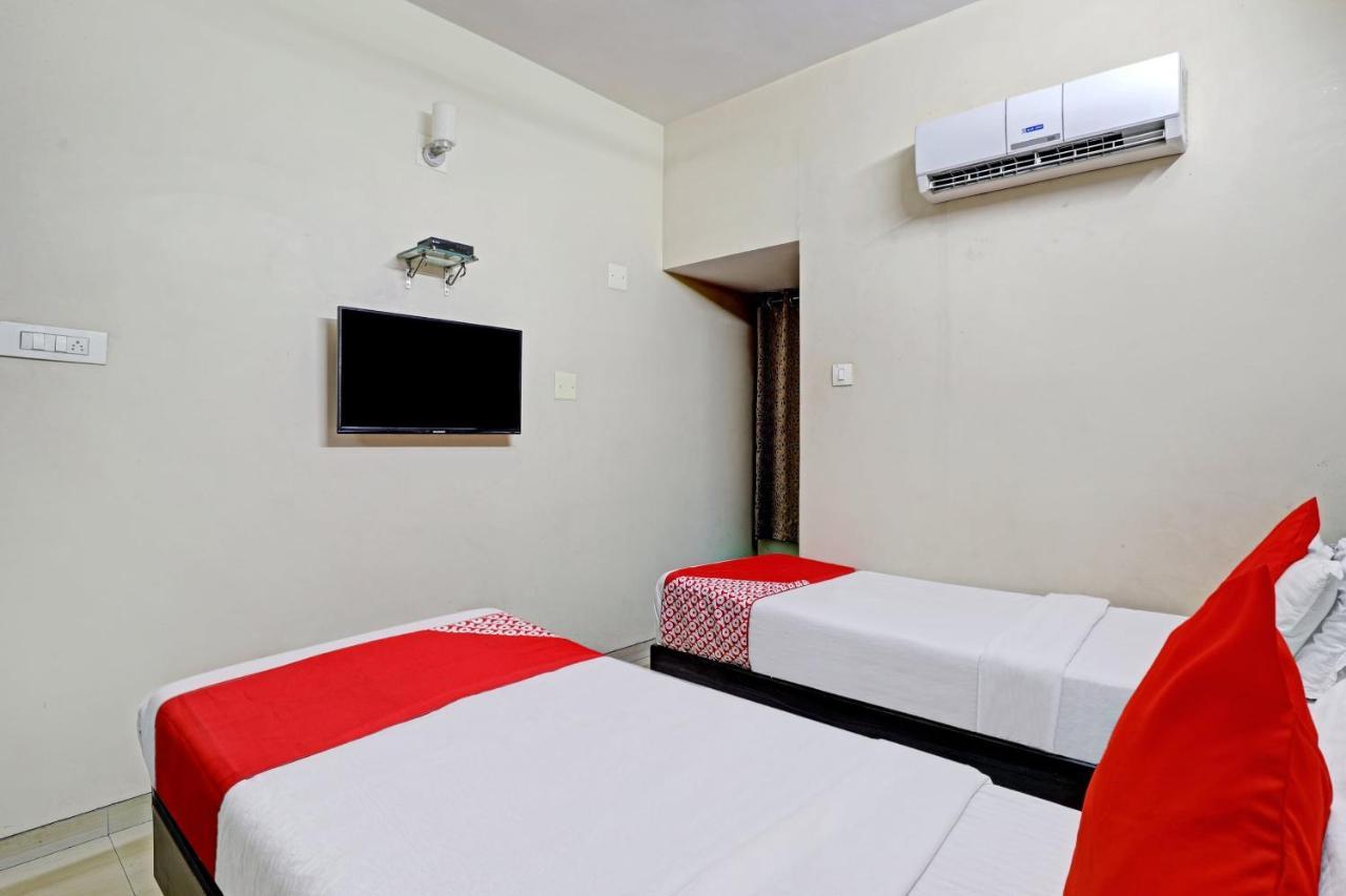 Oyo 82461 Hotel Darshan Banquet And Rooms Surat Exteriör bild