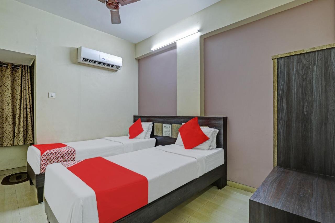 Oyo 82461 Hotel Darshan Banquet And Rooms Surat Exteriör bild