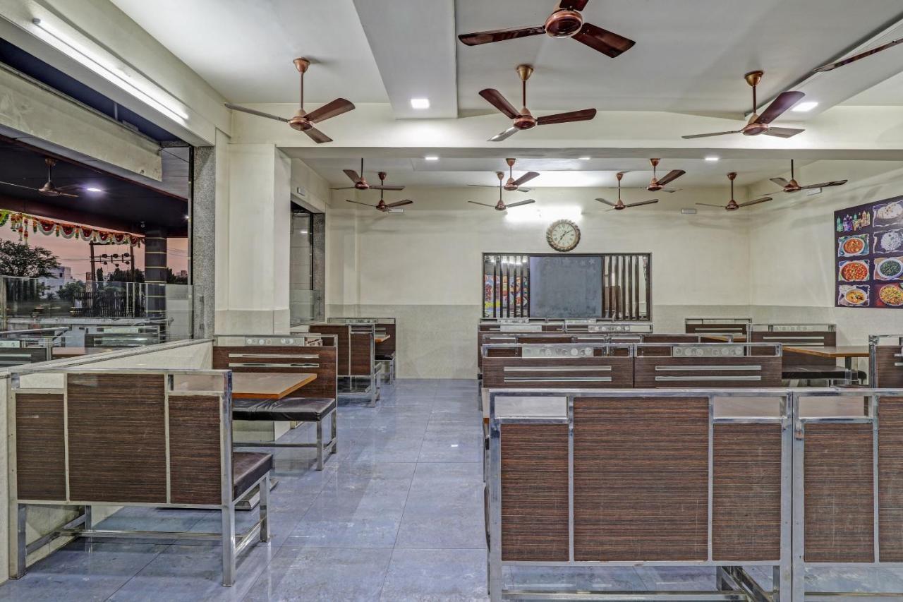 Oyo 82461 Hotel Darshan Banquet And Rooms Surat Exteriör bild